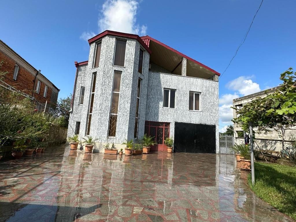 Happy House Apartment Kutaisi Bagian luar foto