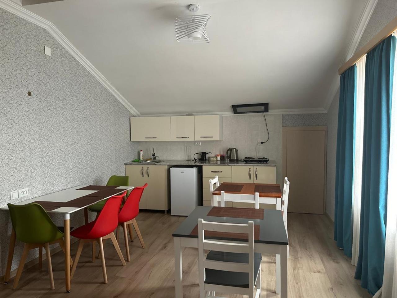 Happy House Apartment Kutaisi Bagian luar foto
